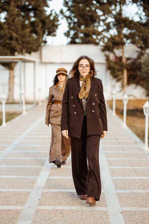 1Z4A5874 Blazer Croisé & Pantalon Large – Marron Chocolat Noir – Nouvelle Collection Noblesse