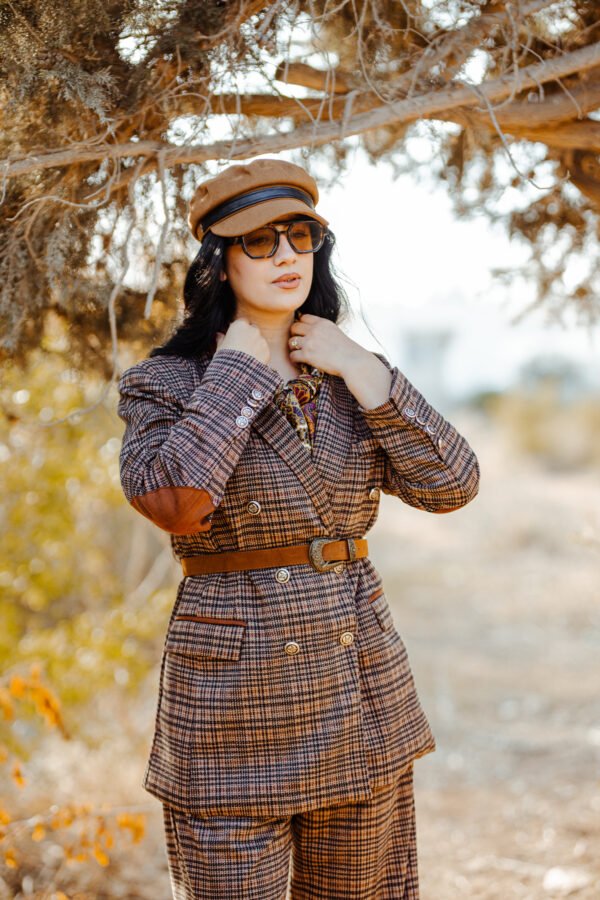 1Z4A5936 Blazer Croisé & Pantalon Large – à Carreaux – Élégance Intemporelle