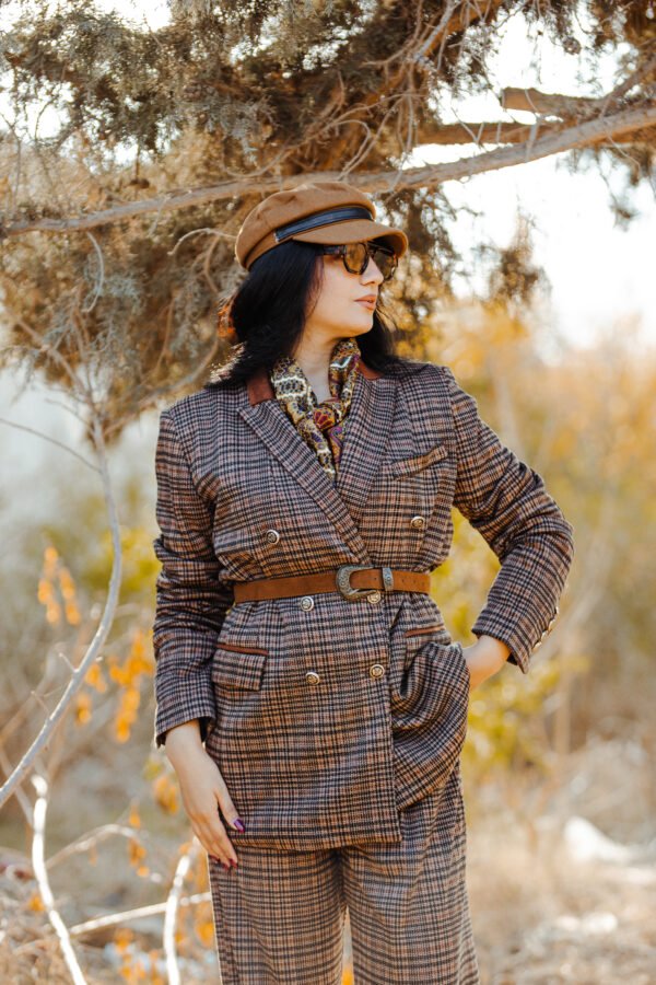 1Z4A5944 Blazer Croisé & Pantalon Large – à Carreaux – Élégance Intemporelle