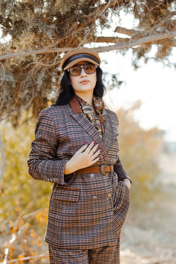 1Z4A5946 Blazer Croisé & Pantalon Large – à Carreaux – Élégance Intemporelle