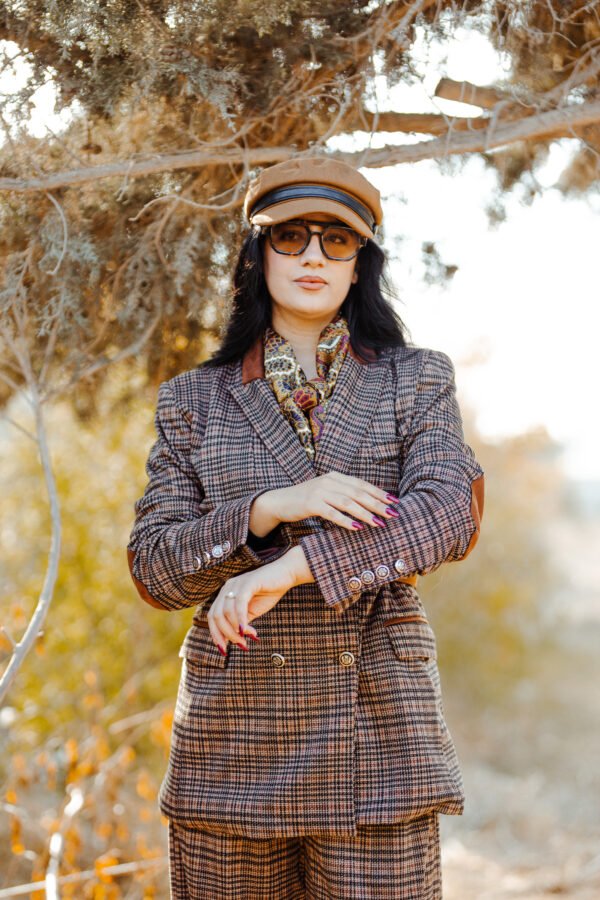 1Z4A5948 Blazer Croisé & Pantalon Large – à Carreaux – Élégance Intemporelle