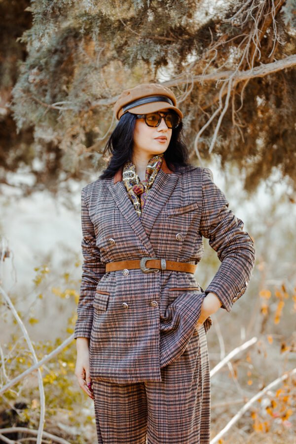 1Z4A5960 Blazer Croisé & Pantalon Large – à Carreaux – Élégance Intemporelle