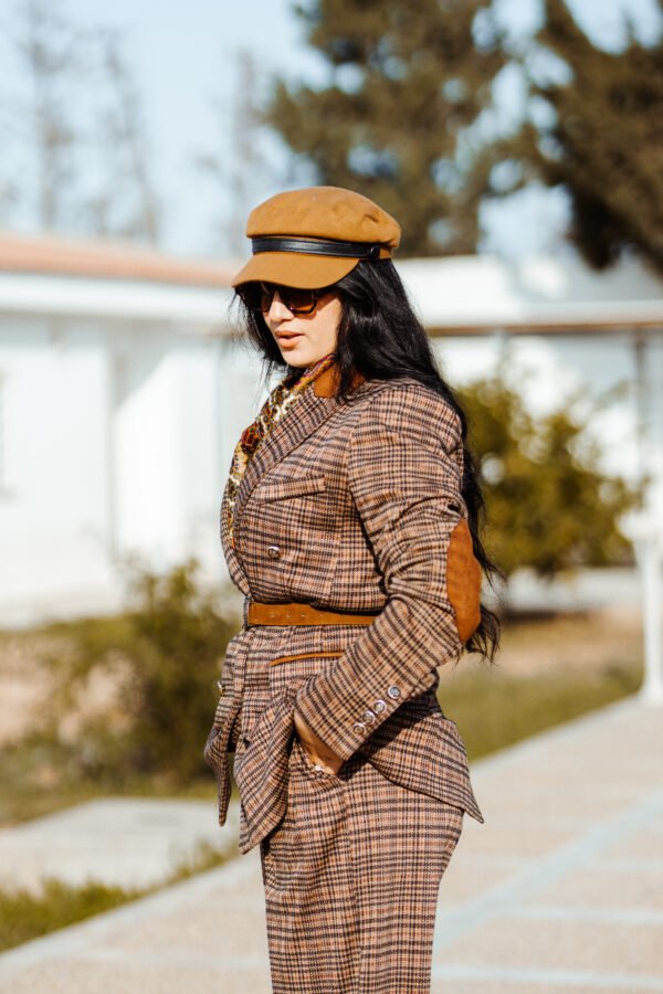 1Z4A6051 Blazer Croisé & Pantalon Large – à Carreaux – Élégance Intemporelle