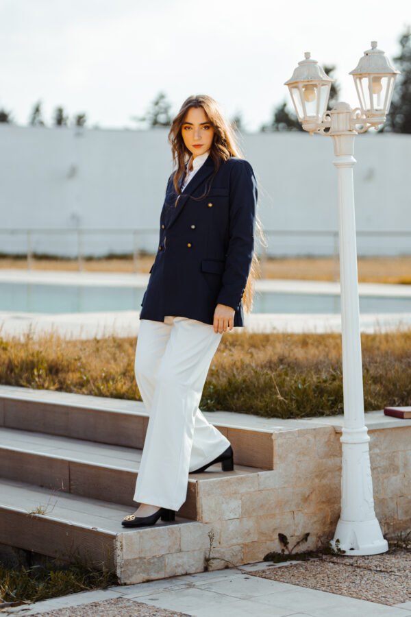 1Z4A6110 Blazer Croisé-Bleu Marine & Pantalon Large – Blanc : Collection Noblesse