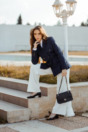 Blazer Croisé-Bleu Marine & Pantalon Large – Blanc : Collection Noblesse