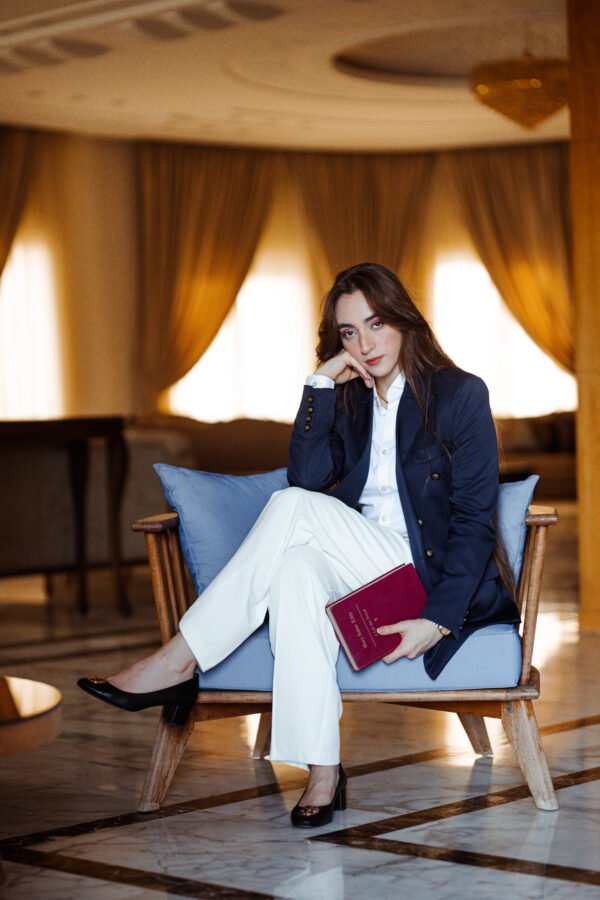 1Z4A6208 Blazer Croisé-Bleu Marine & Pantalon Large – Blanc : Collection Noblesse