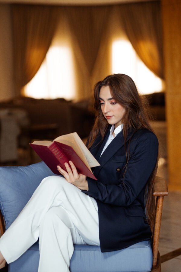 1Z4A6229 Blazer Croisé-Bleu Marine & Pantalon Large – Blanc : Collection Noblesse