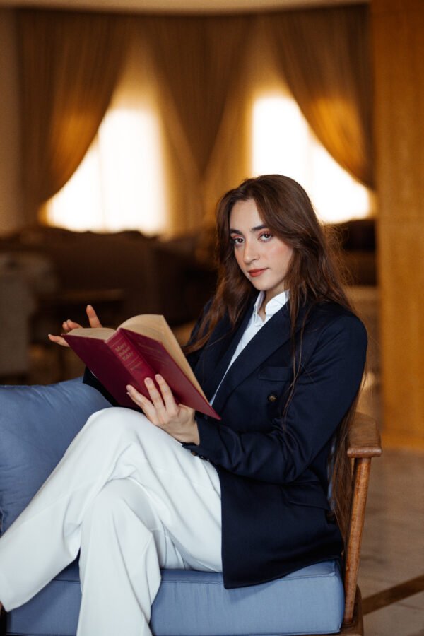 1Z4A6233 Blazer Croisé-Bleu Marine & Pantalon Large – Blanc : Collection Noblesse