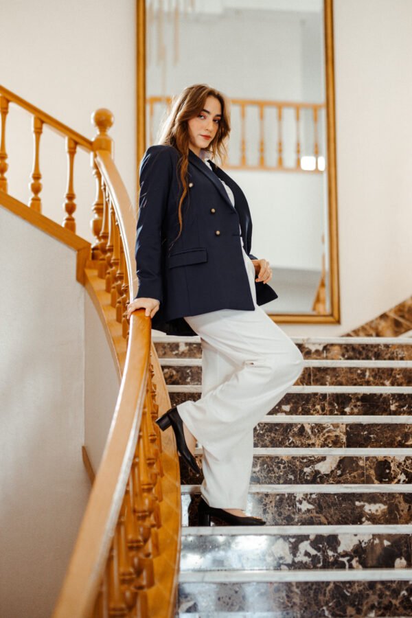 1Z4A6262 Blazer Croisé-Bleu Marine & Pantalon Large – Blanc : Collection Noblesse
