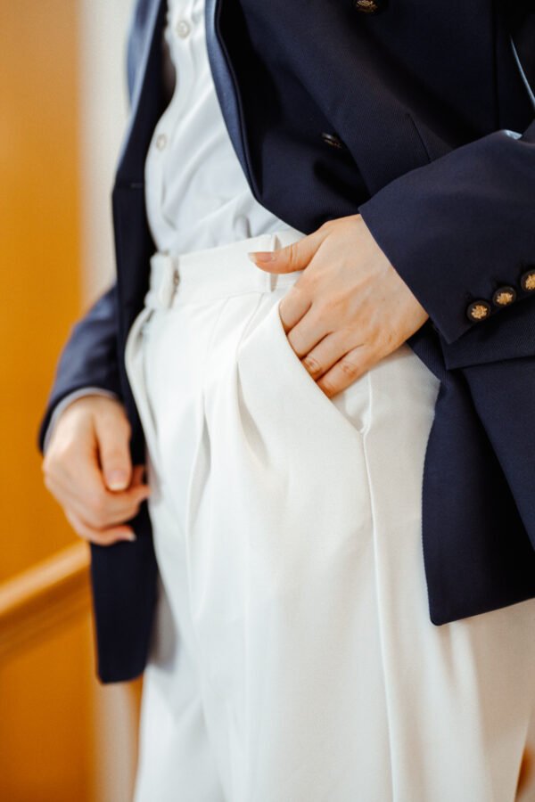1Z4A6305 Blazer Croisé-Bleu Marine & Pantalon Large – Blanc : Collection Noblesse