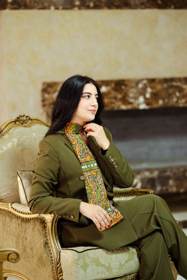 1Z4A6325 Blazer Croisé & Pantalon Large – vert kaki - Collection Noblesse