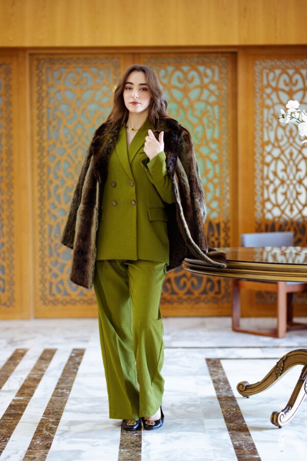Blazer Croisé & Pantalon Large – Vert Olive– Collection Noblesse