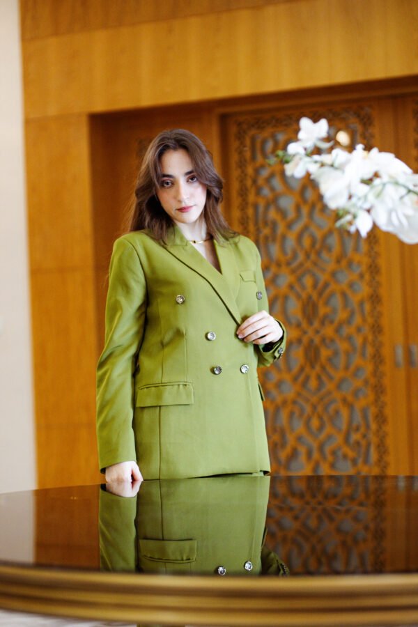 Blazer Croisé & Pantalon Large – Vert Olive– Collection Noblesse