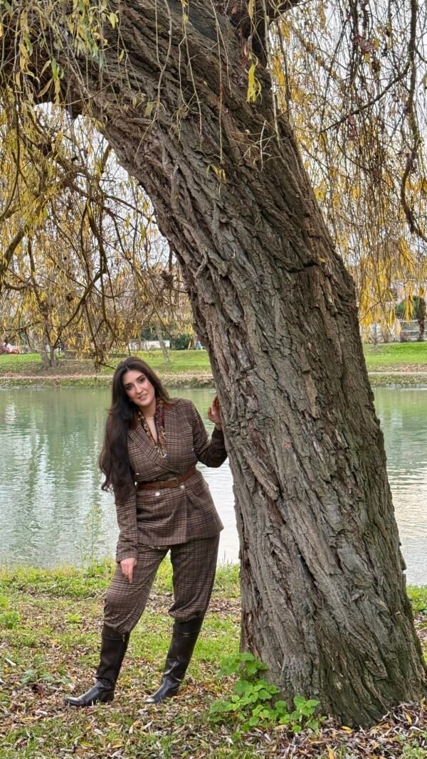 IMG_5191 Blazer Croisé & Pantalon Large – à Carreaux – Élégance Intemporelle