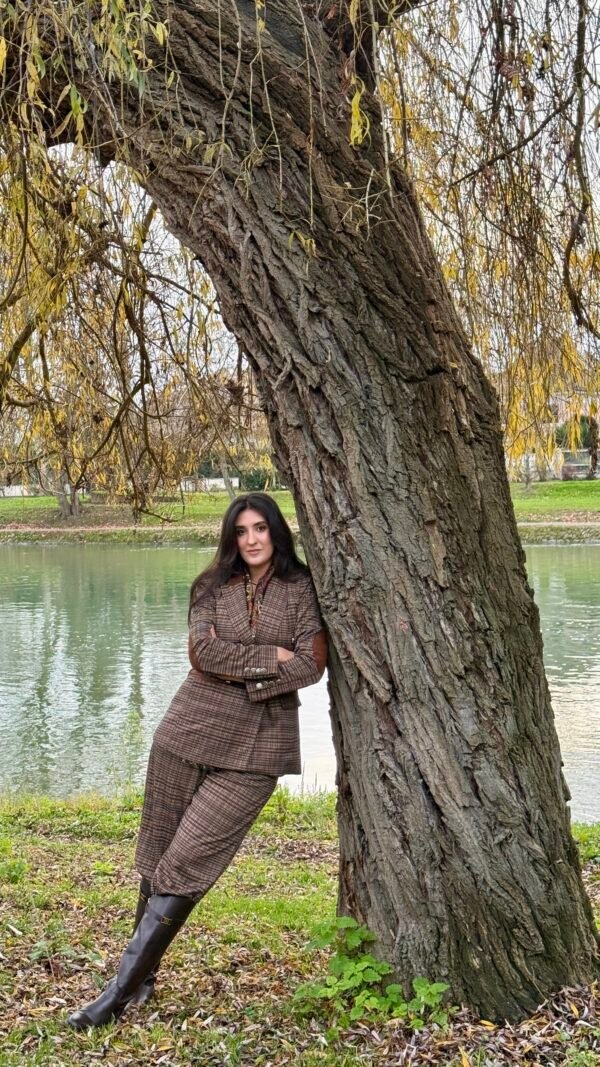 IMG_5194 Blazer Croisé & Pantalon Large – à Carreaux – Élégance Intemporelle