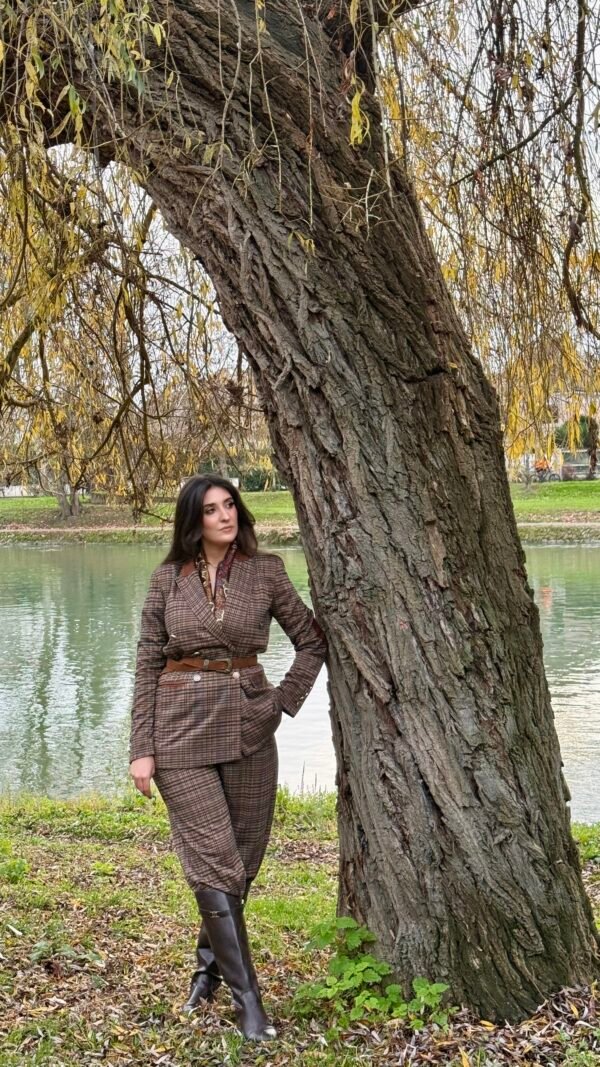 IMG_5197 Blazer Croisé & Pantalon Large – à Carreaux – Élégance Intemporelle