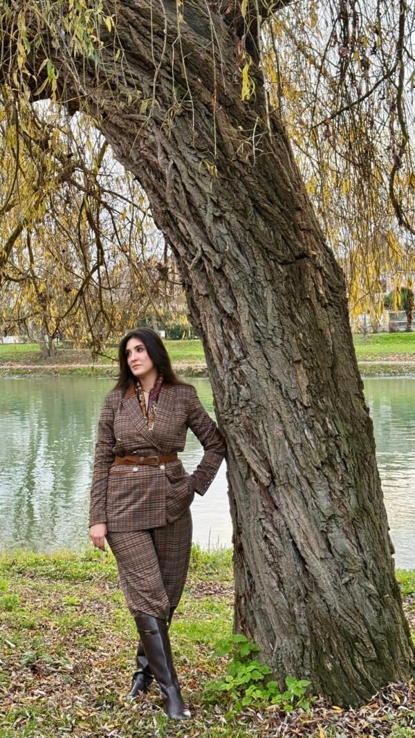IMG_5199 Blazer Croisé & Pantalon Large – à Carreaux – Élégance Intemporelle