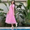 Robe Midi en Dentelle Guipure  Rose avec Boutons Diamond