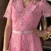 Robe Midi en Dentelle Guipure  Rose avec Boutons Diamond