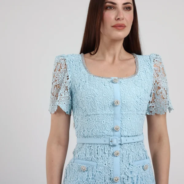 IMG_2761 (1) Robe Midi en Dentelle Guipure Bleu Ciel – à motifs floraux