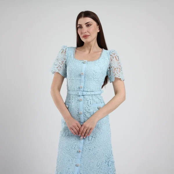 IMG_2763 Robe Midi en Dentelle Guipure Bleu Ciel – à motifs floraux