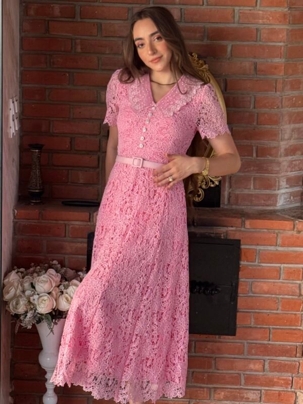 Robe Midi en Dentelle Guipure  Rose avec Boutons Diamond